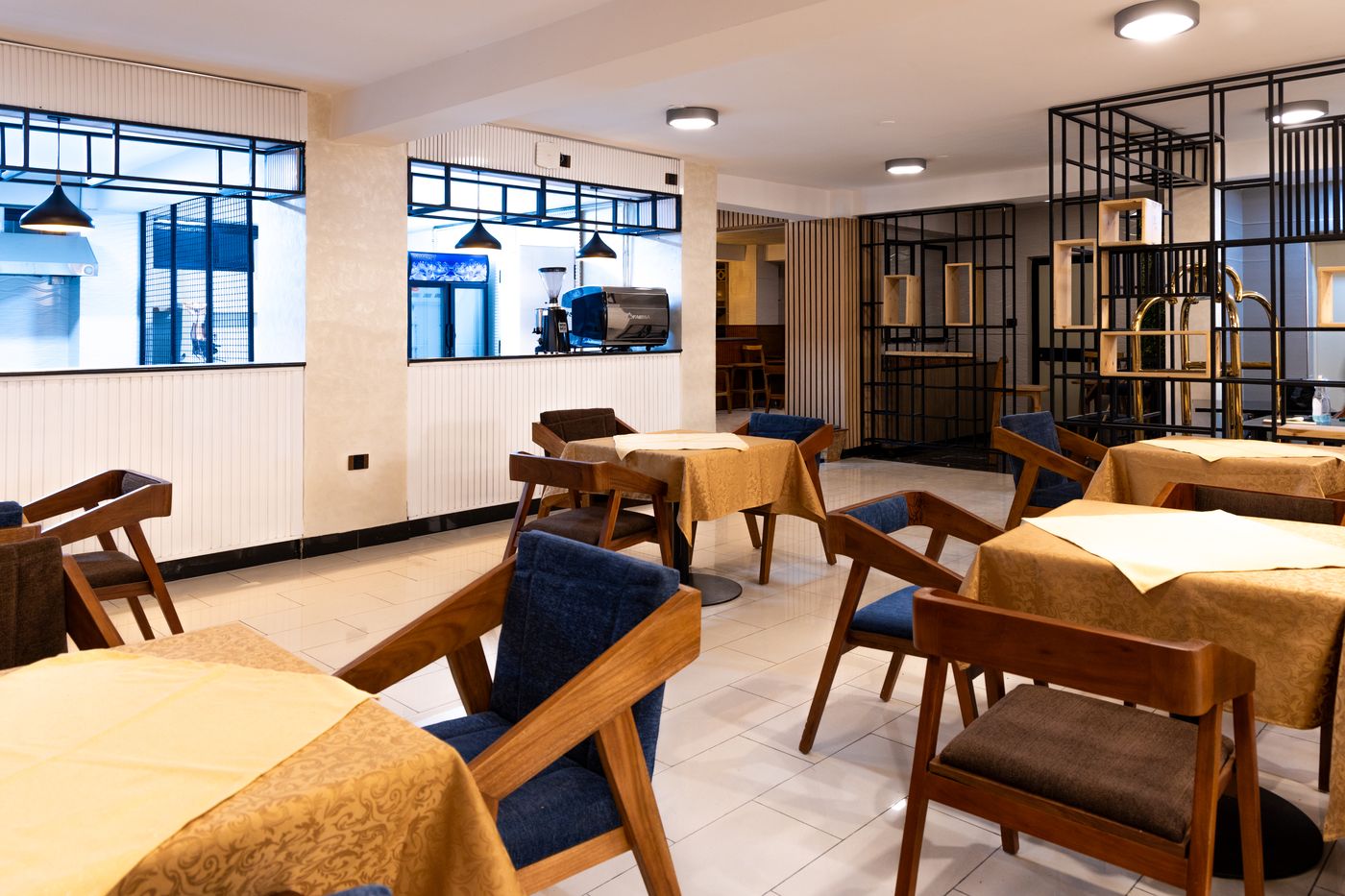 Dinapoli Hotel restaurant dining room